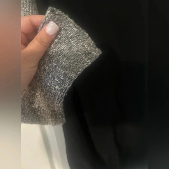 Women’s BANANA‎ REPUBLIC Woven-Back V Neck Snap Cardigan Gray Black. Size M. - Picture 5 of 11